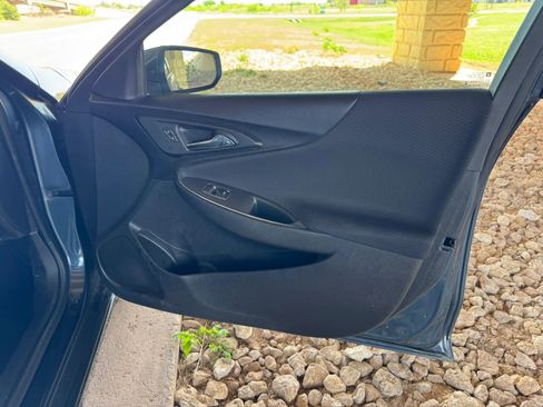 Used 2020 Chevrolet Malibu LT image 24