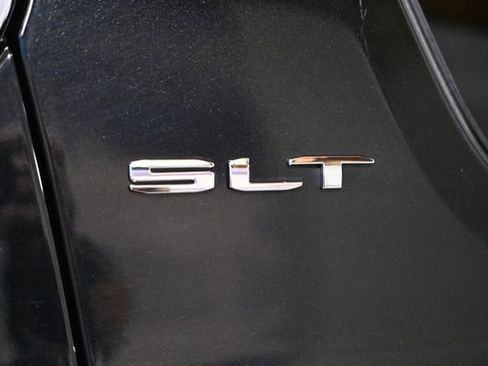 Used 2023 GMC Acadia SLT image 11