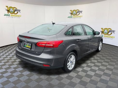 Used 2018 Ford Focus SE FWD image 5