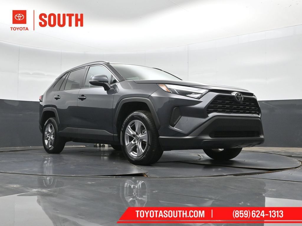 Used 2025 Toyota RAV4 XLE AWD/4WD image 37