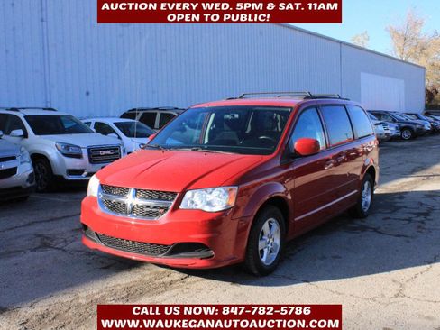 Used 2013 Dodge Grand Caravan SXT image 1