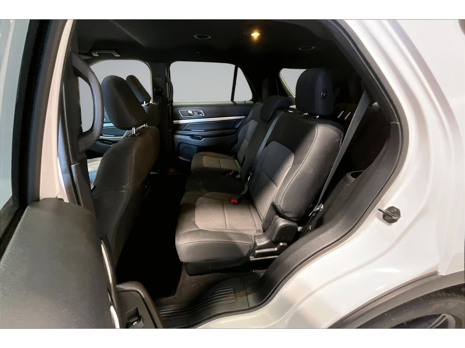 Used 2019 Ford Explorer XLT w/ Equipment Group 201A AWD/4WD image 33