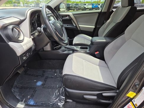 Used 2018 Toyota RAV4 XLE FWD image 28