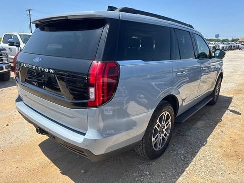 Used 2025 Ford Expedition Active AWD/4WD image 6