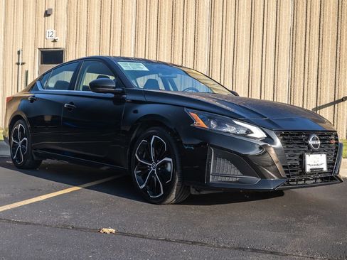 Used 2023 Nissan Altima 2.5 SR image 2