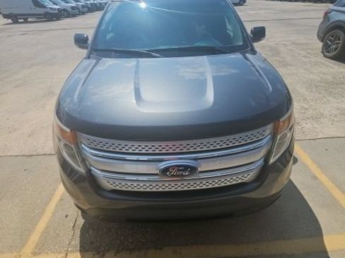 Used 2015 Ford Explorer XLT w/ Equipment Group 202B FWD image 3