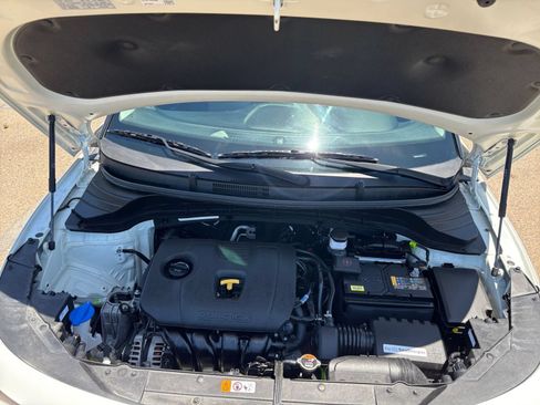 Used 2025 Kia Soul LX w/ LX Technology Package FWD image 30
