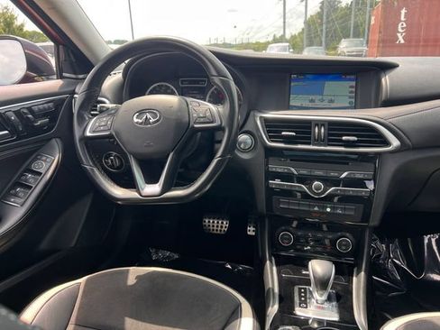 Used 2018 INFINITI QX30 Sport FWD image 17