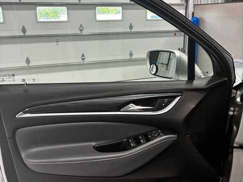 Used 2019 Buick Enclave Essence FWD image 17