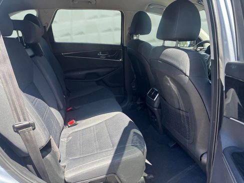 Used 2020 Kia Sorento AWD V6 image 18