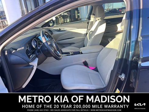 Used 2018 Buick Regal Preferred w/ Sights and Sounds Package image 14