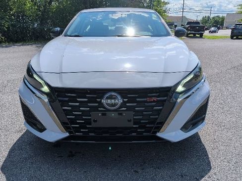 Used 2025 Nissan Altima 2.5 SR AWD/4WD image 9