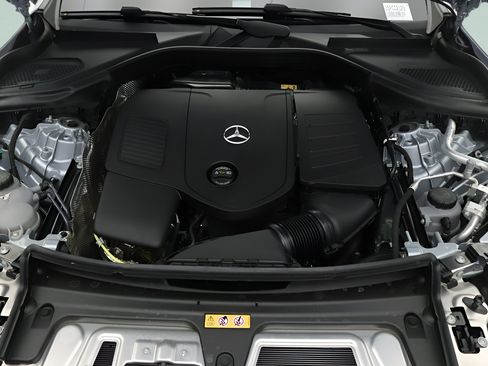 Used 2025 Mercedes-Benz GLC 350e 4MATIC image 24