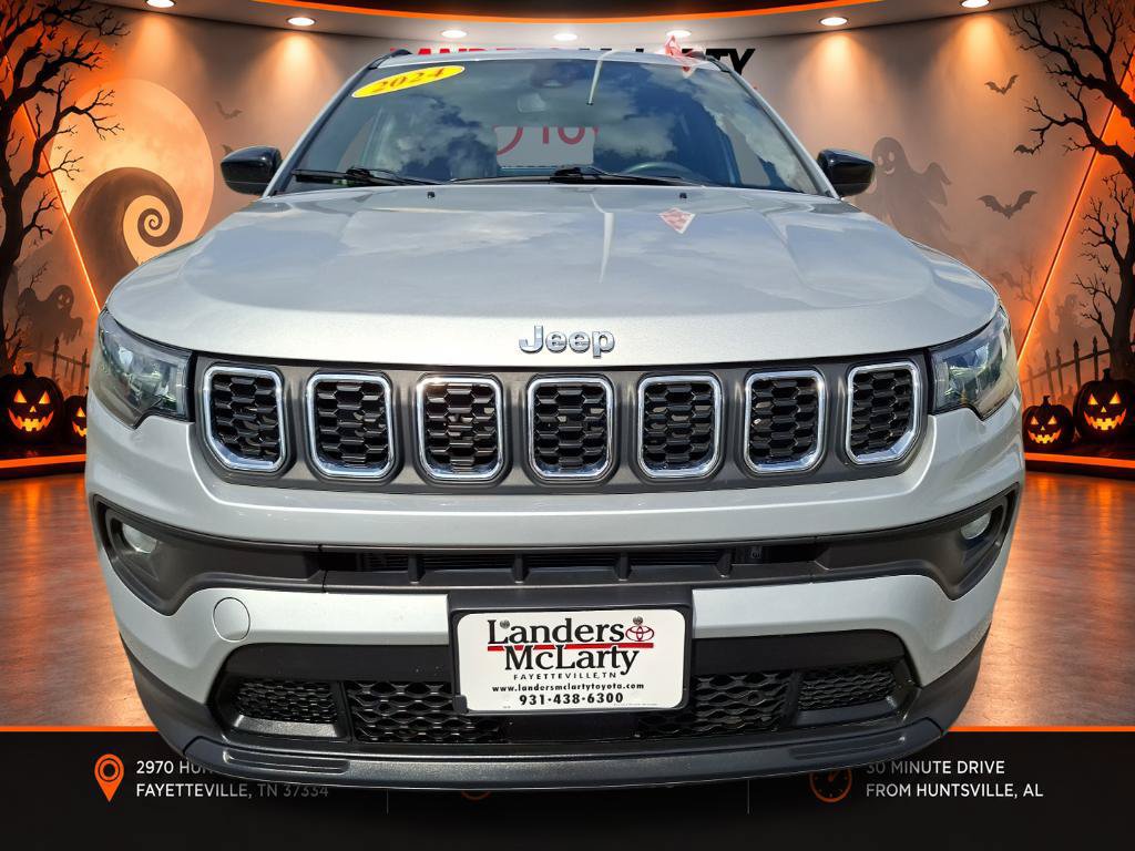 Used 2024 Jeep Compass Latitude AWD/4WD image 8