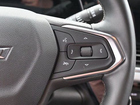 Used 2024 Chevrolet Trax LT w/ Sunroof Package FWD image 18