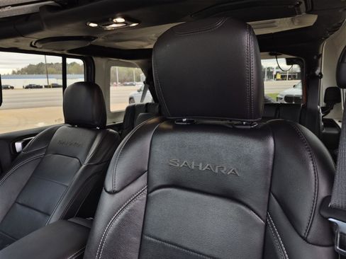 Used 2023 Jeep Wrangler Unlimited Sahara w/ Cold Weather Group image 27