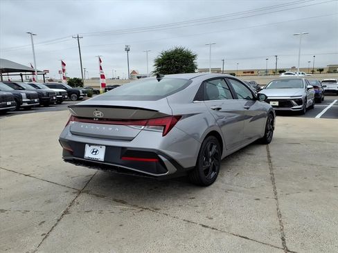 New 2026 Hyundai Elantra SEL Sport image 4