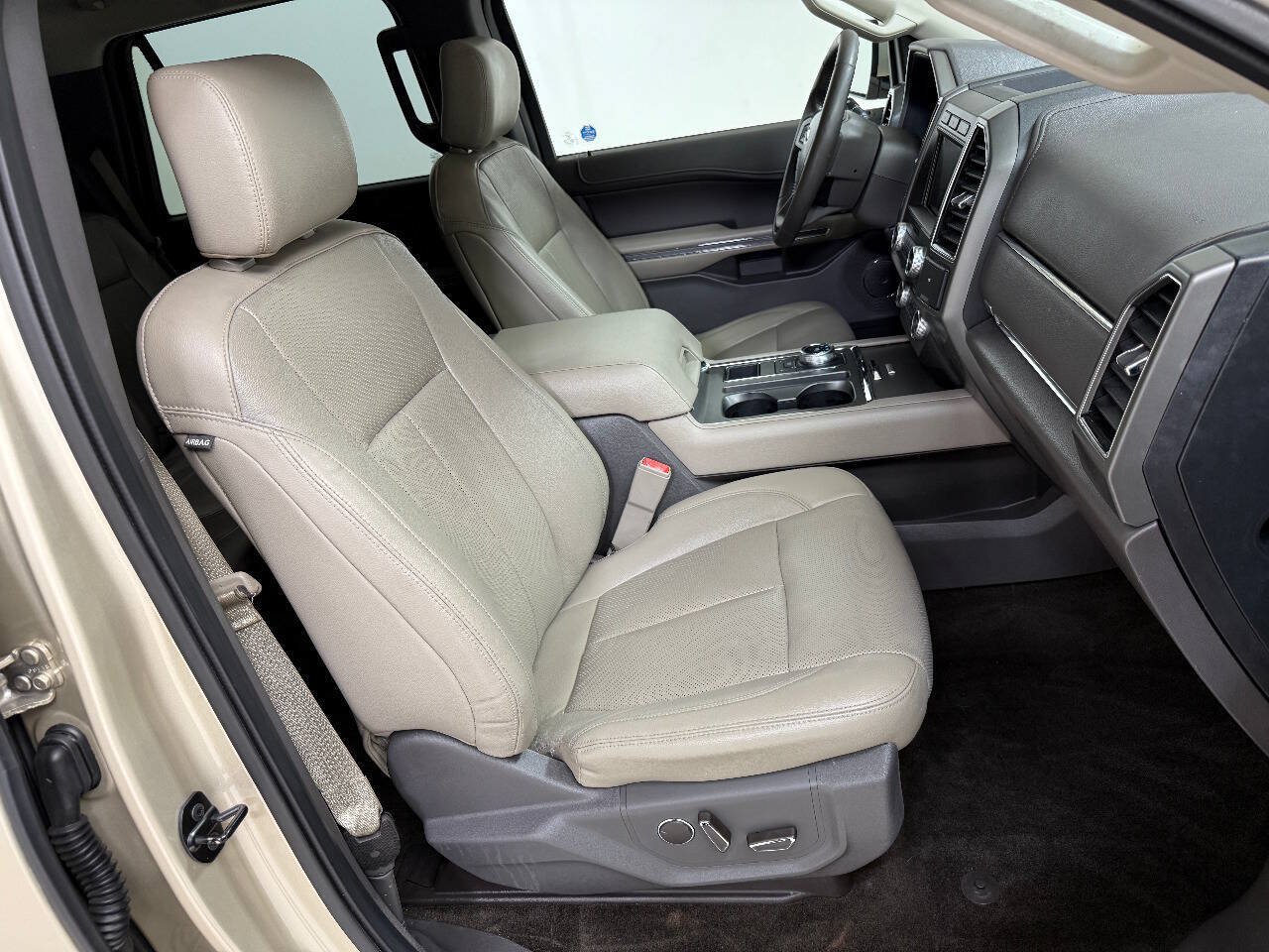 Used 2018 Ford Expedition XLT w/ Equipment Group 202A RWD image 37