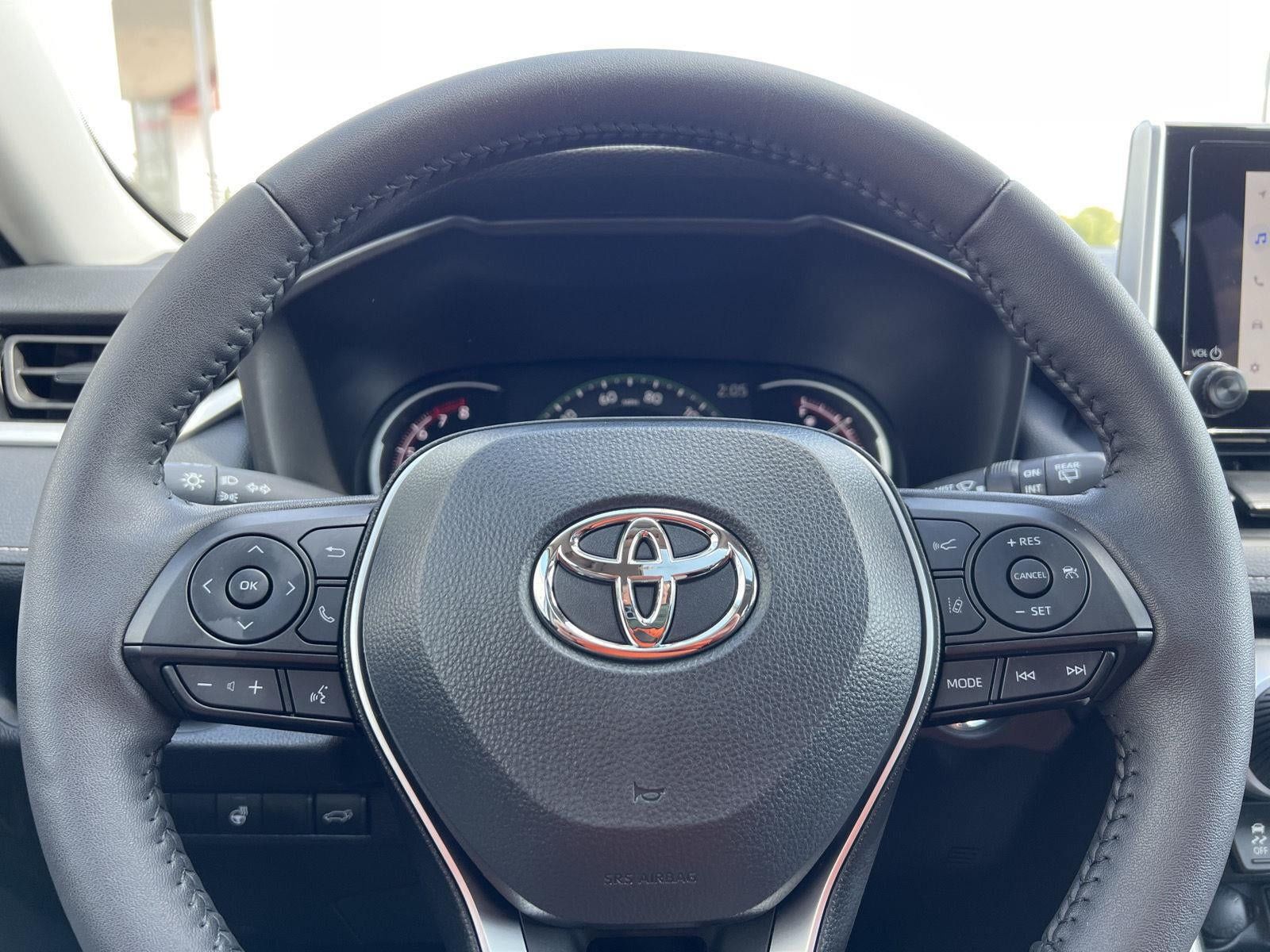 Used 2025 Toyota RAV4 XLE w/ Convenience Package AWD/4WD image 24