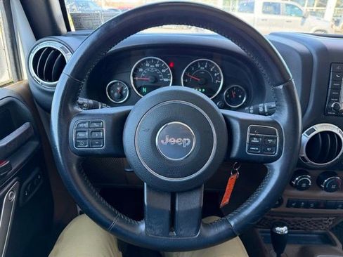 Used 2015 Jeep Wrangler Unlimited Sahara w/ Connectivity Group image 4