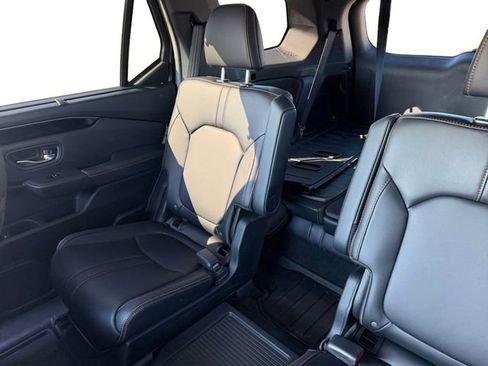 Used 2025 Honda Pilot TrailSport image 16