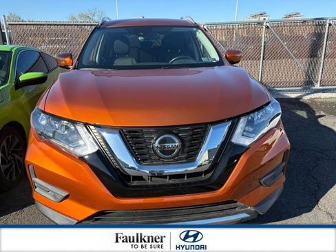 Used 2020 Nissan Rogue SV image 1