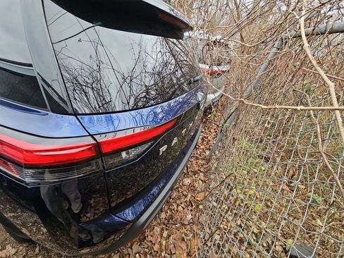 Used 2025 Nissan Pathfinder SV image 8