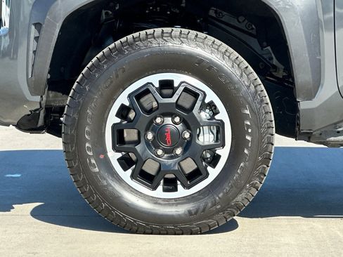 Used 2025 Toyota Tacoma TRD Off-Road AWD/4WD image 24