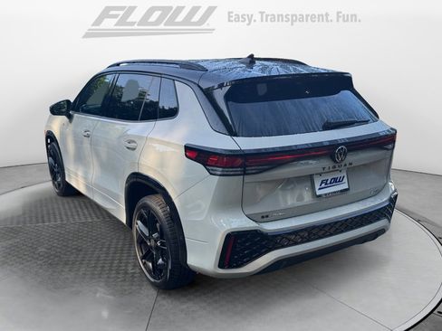 New 2025 Volkswagen Tiguan SE R-Line image 5