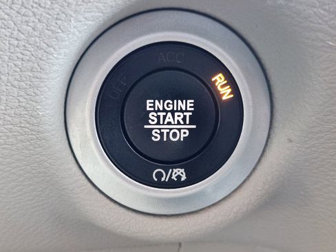 Used 2023 Chrysler Voyager LX image 26