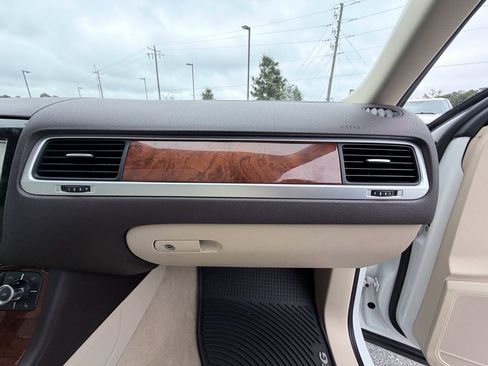 Used 2013 Volkswagen Touareg TDI AWD/4WD image 21