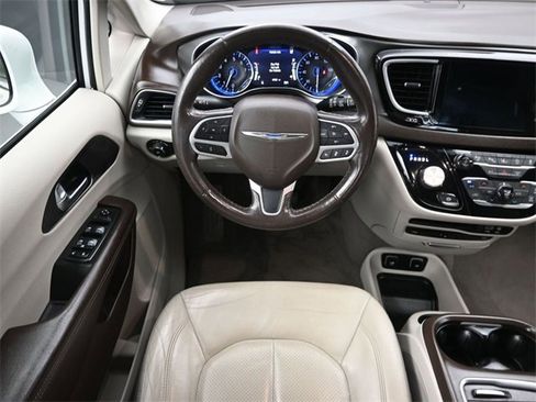 Used 2019 Chrysler Pacifica Touring-L Plus w/ Advanced Safetytec Group image 12