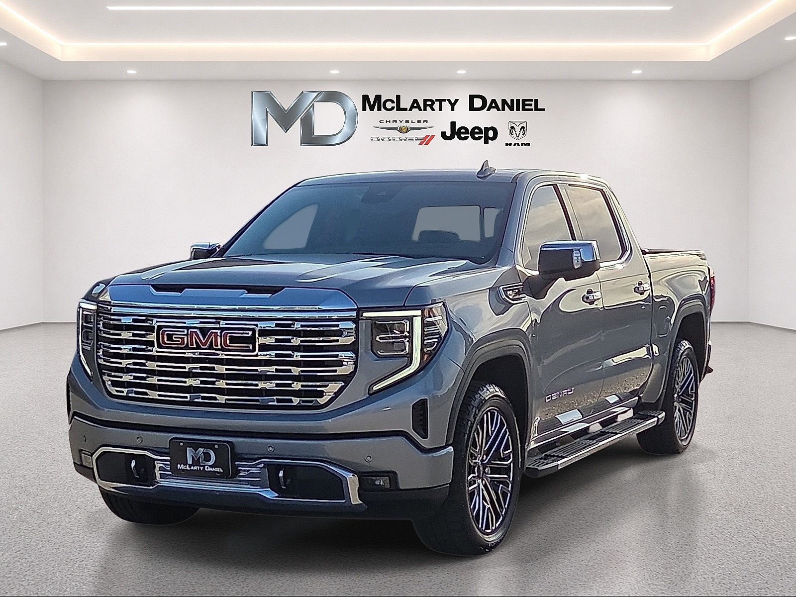 Used 2026 GMC Sierra 1500 Denali w/ Technology Package AWD/4WD image 2