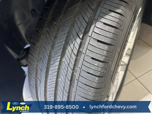 Used 2017 Ford Explorer XLT w/ Equipment Group 202A AWD/4WD image 33