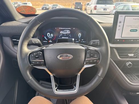 Certified 2025 Ford Explorer Platinum w/ LUX Leather Package image 14