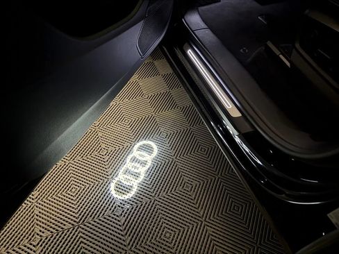 Used 2019 Audi Q8 Premium Plus AWD/4WD image 8