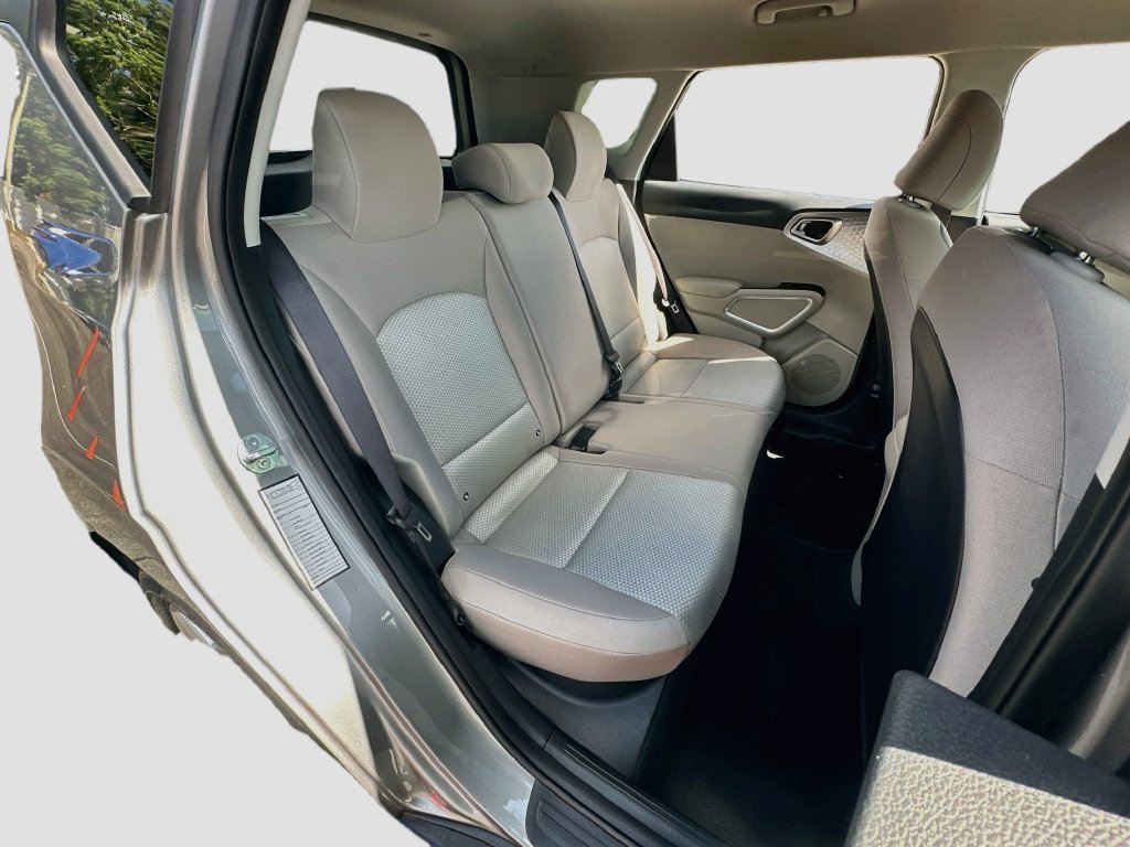 Used 2025 Kia Soul LX w/ LX Technology Package FWD image 24