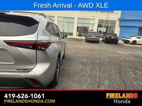 Used 2024 Toyota Highlander XLE AWD/4WD image 6