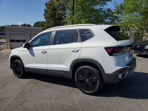 New 2026 Volkswagen Taos SE FWD image 6