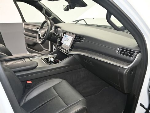 Used 2024 Jeep Wagoneer Series II image 26