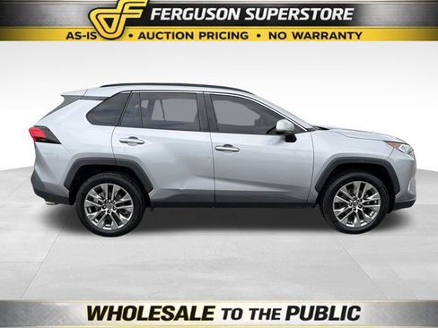 Used 2019 Toyota RAV4 XLE Premium AWD/4WD image 8