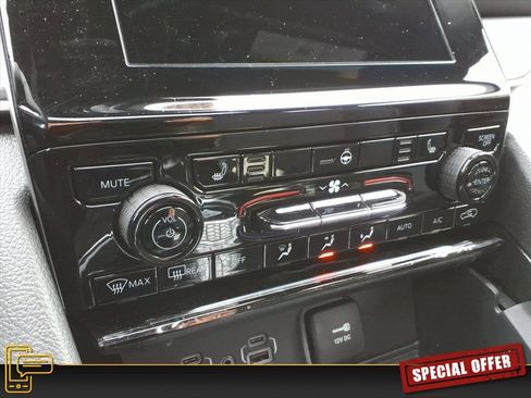 New 2025 Jeep Grand Cherokee 4WD image 16