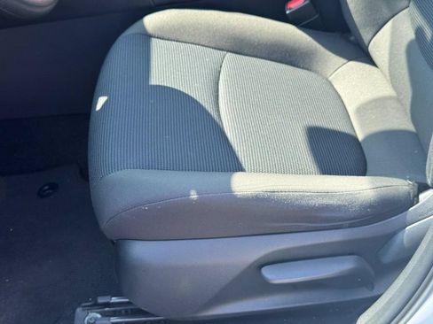 Used 2022 Toyota RAV4 LE w/ Carpet Mat Package (TMS) AWD/4WD image 23