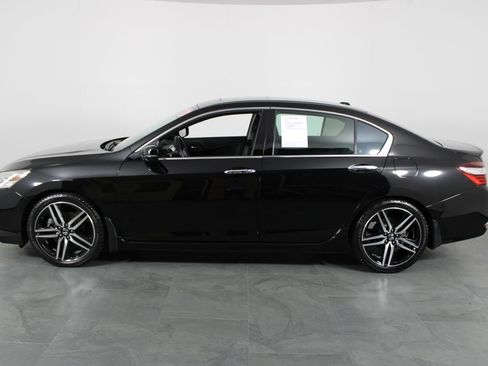 Used 2017 Honda Accord Touring image 13