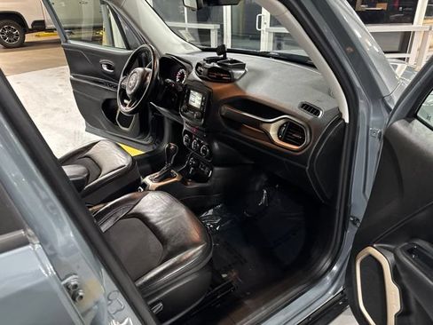 Used 2017 Jeep Renegade Trailhawk AWD/4WD image 38