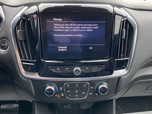 Used 2022 Chevrolet Traverse LT w/ LT Premium Package image 31