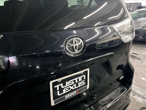 Used 2017 Toyota Sienna SE image 31