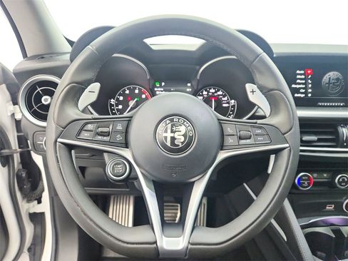 Used 2018 Alfa Romeo Stelvio Sport w/ Quick Order Package 22J Sport image 17