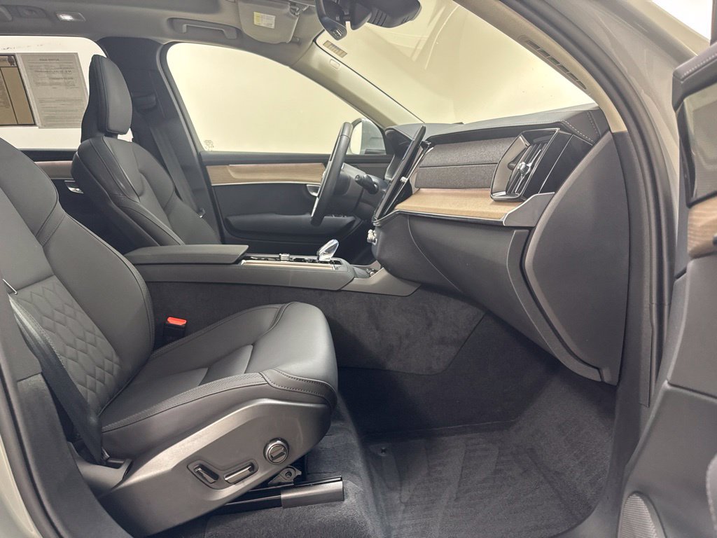 Used 2026 Volvo XC90 B5 Plus w/ Protection Package AWD/4WD image 21