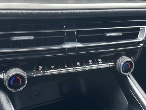 Used 2024 Chevrolet Traverse LS image 31